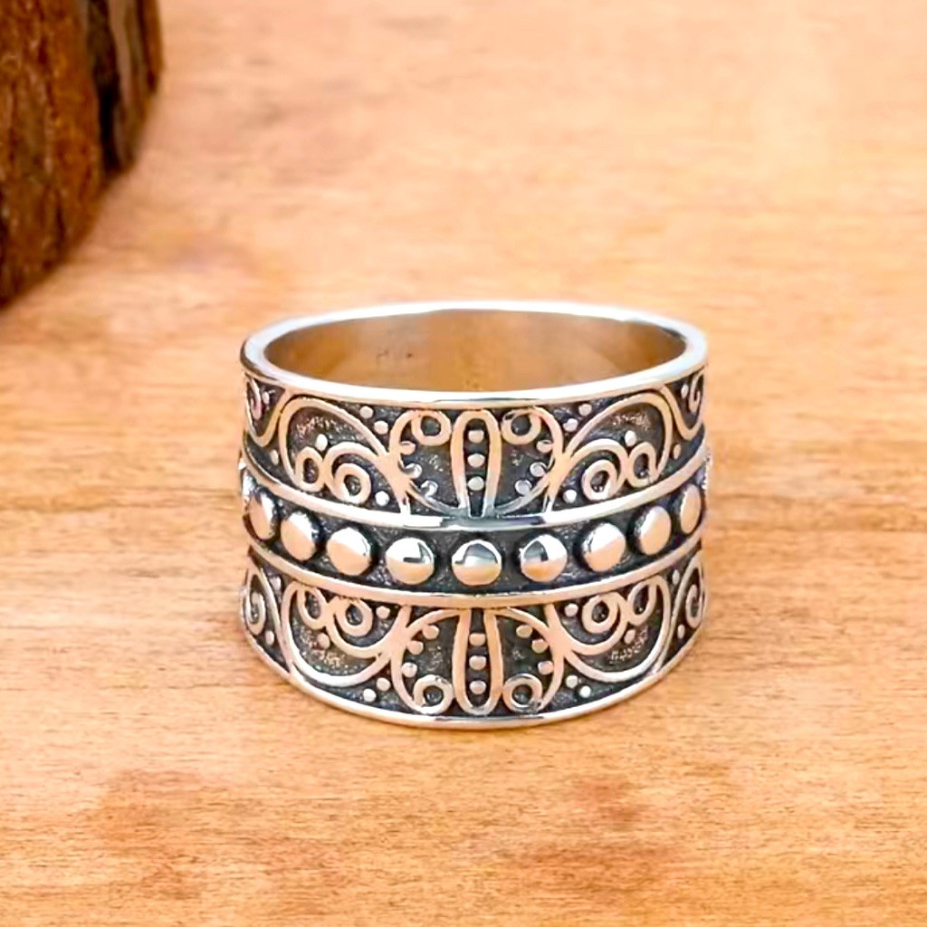 Silver Toned Boho Vintage Band Ring With Carved Flower